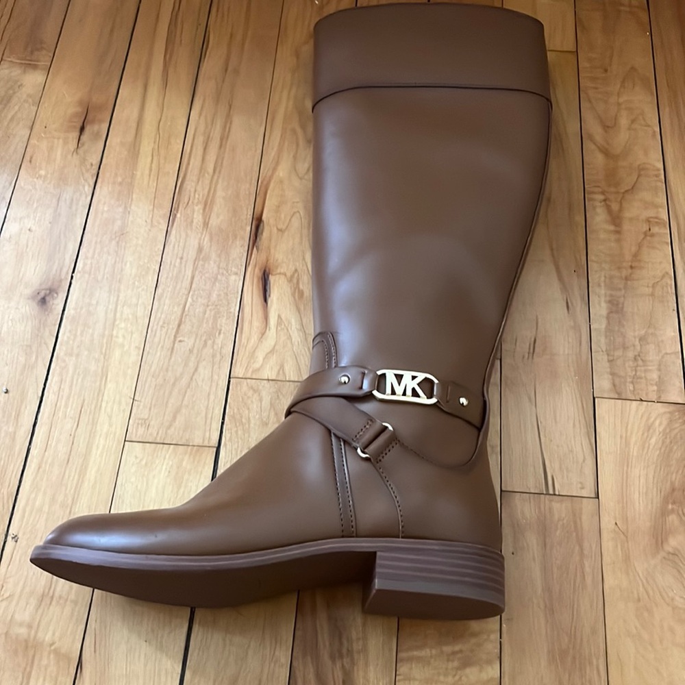Brand New Michael Kors boots size 6